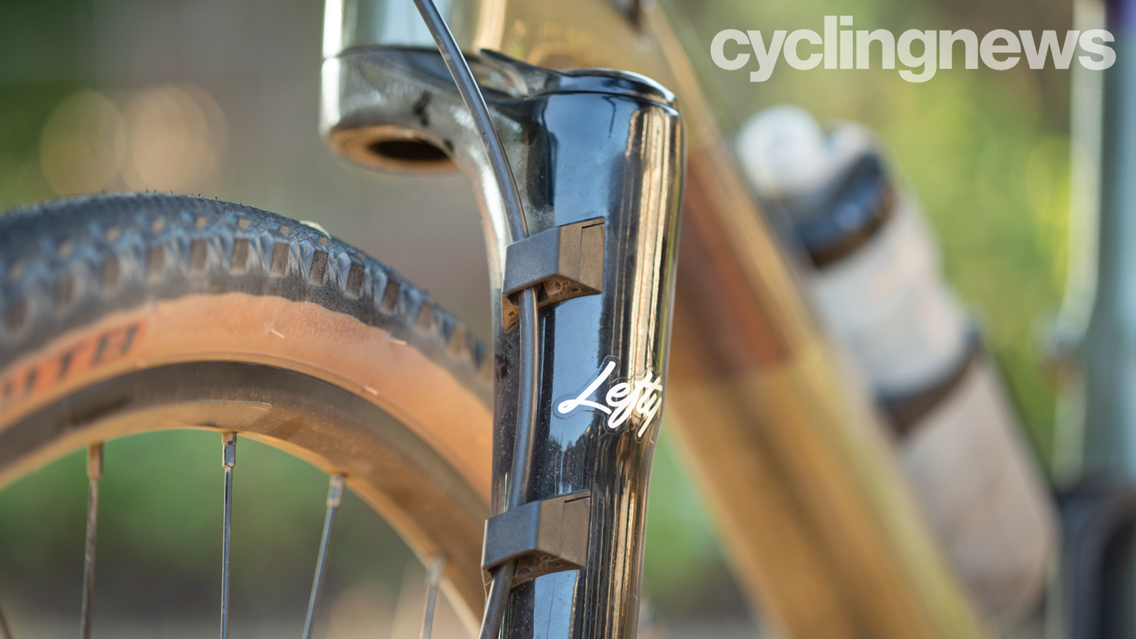 Una horquilla de suspensión zurda Cannondale