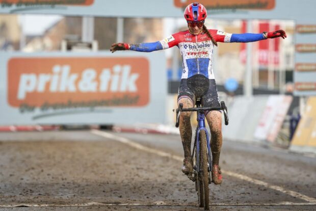 Brand e Iserbyt ganan Superprestige Middelkerke - Resumen de ciclocross
