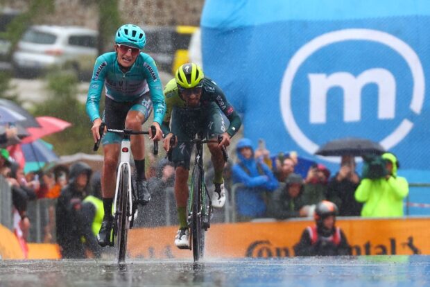 Giulio Pellizzari, de 20 años, celebra Cima Coppi, los regalos de Pogačar y un segundo puesto en su debut en el Giro de Italia