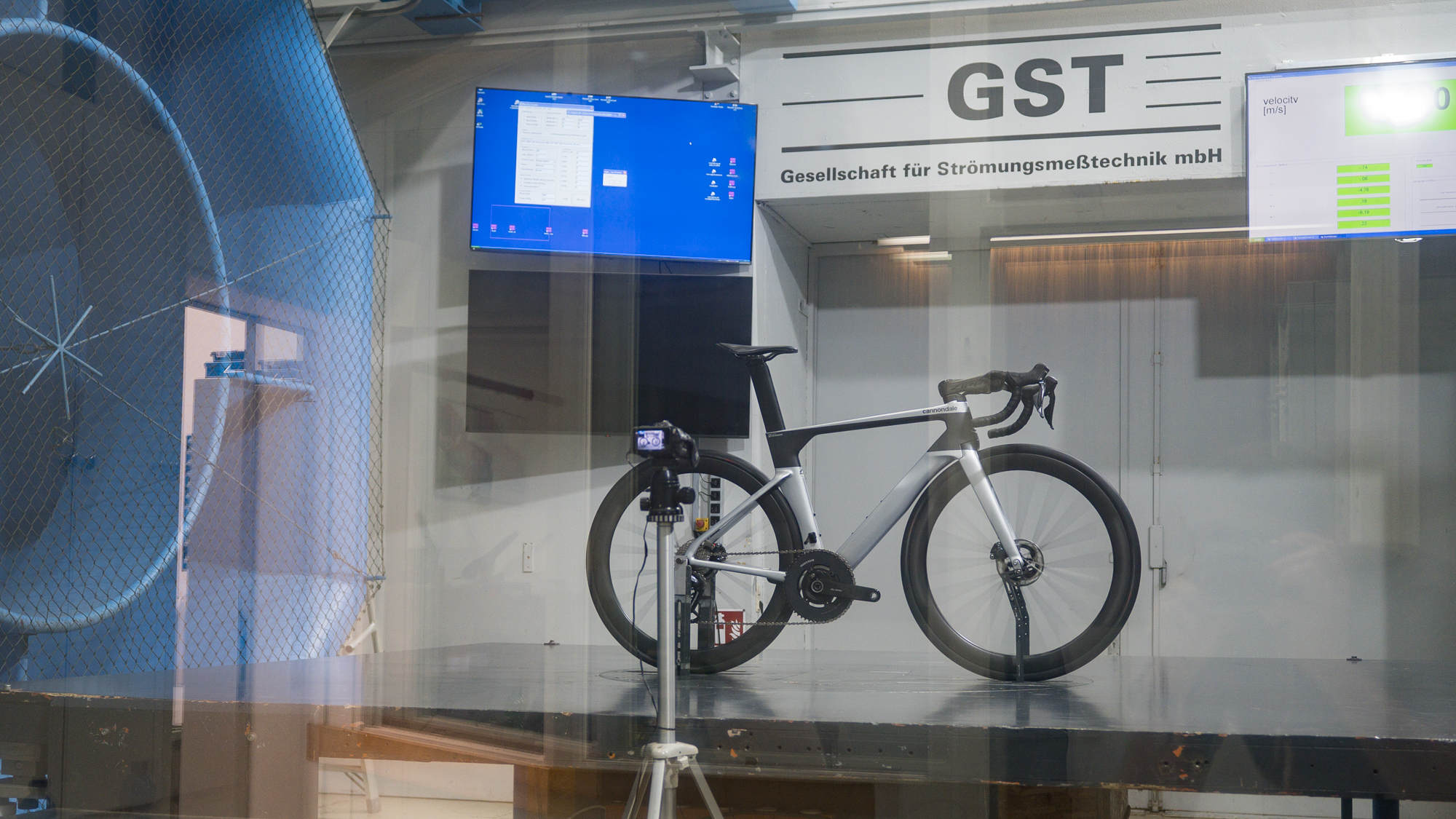 Caza ruedas Sub50 en el túnel de viento