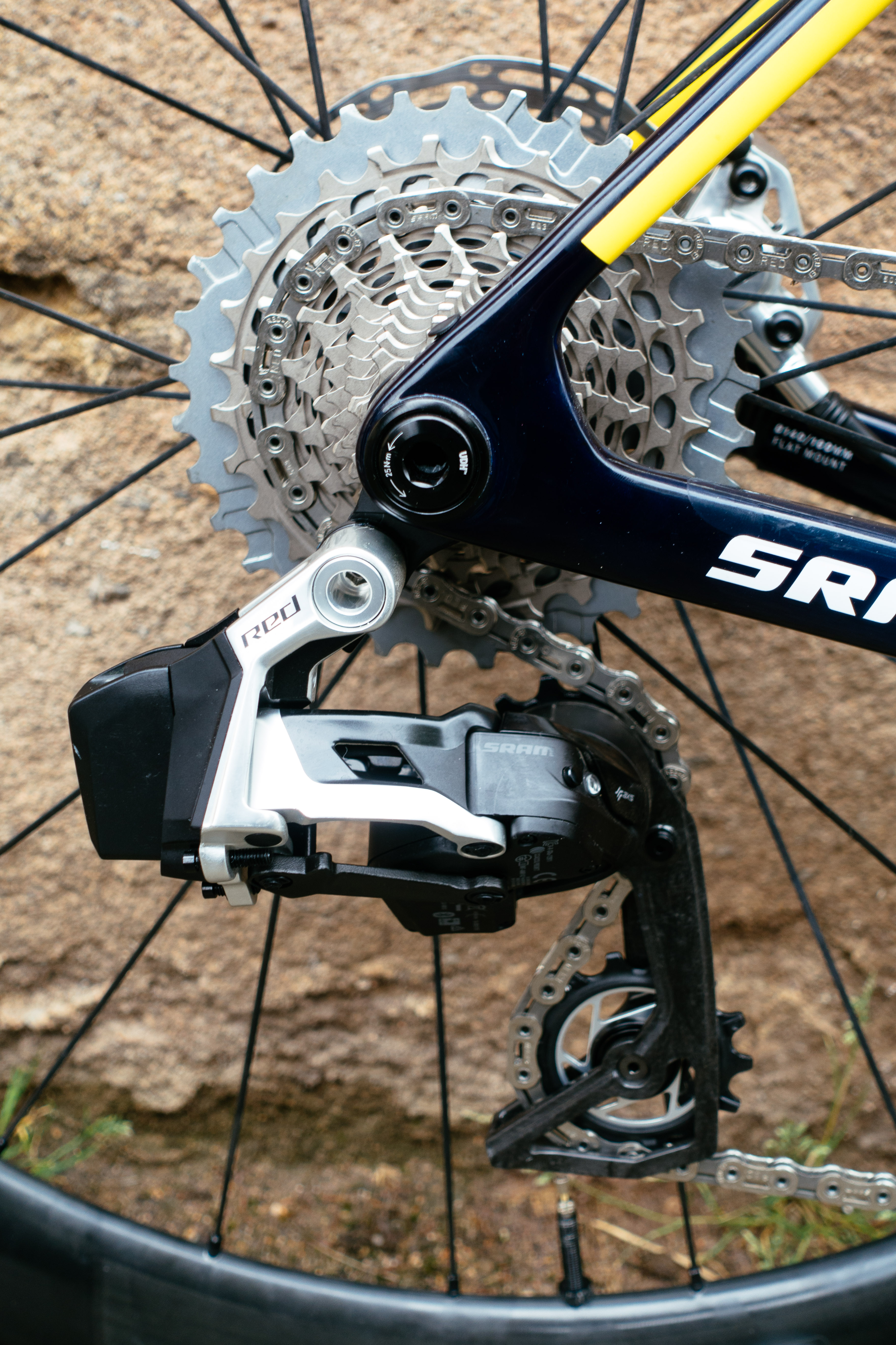 El cassette instalado en la bicicleta es un 10-33 que se ha emparejado con el juego de bielas de 54/41 dientes.