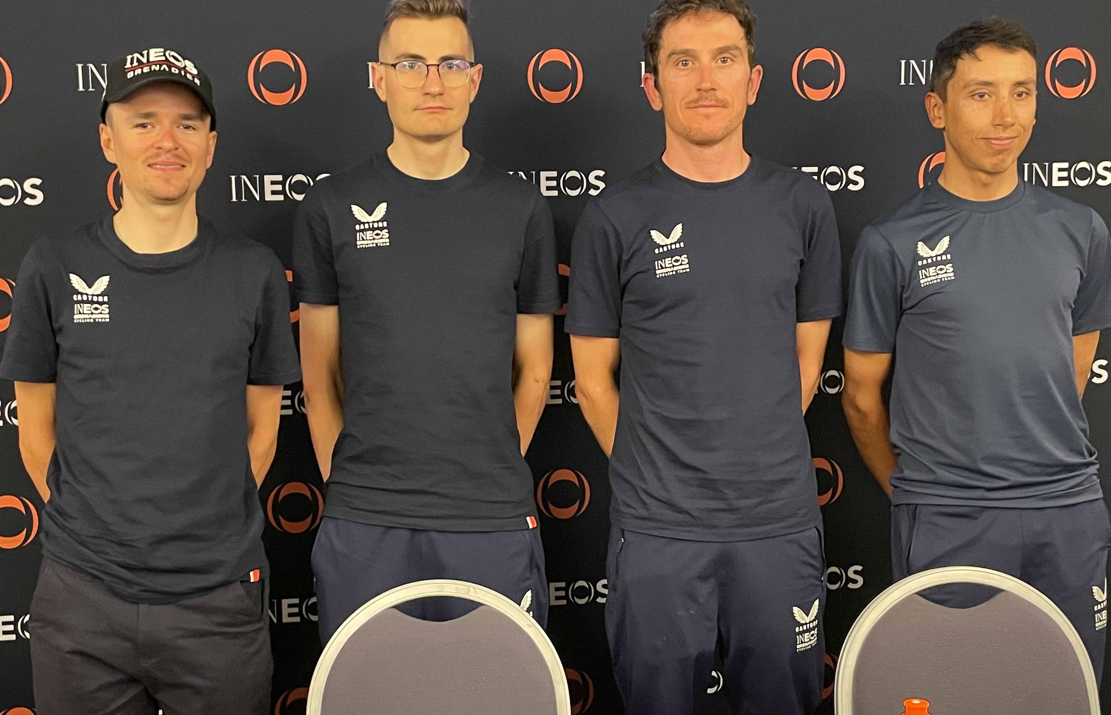 Corredores del Ineos Grenadiers en la conferencia de prensa del 26 de junio en Florencia antes del Tour de Francia de 2024