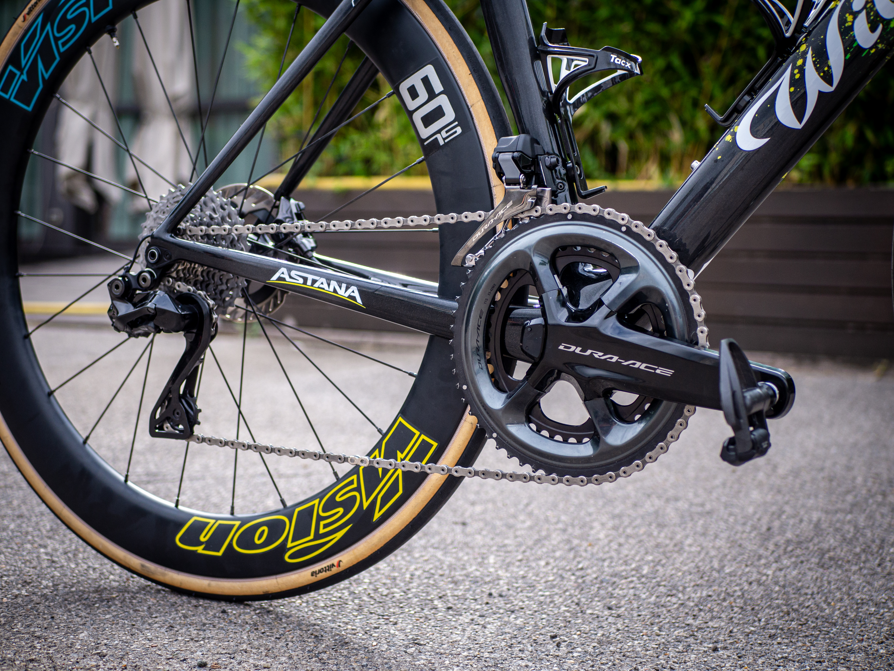 Cavendish utiliza el grupo insignia Dura-Ace Di2 de Shimano con medidor de potencia integrado