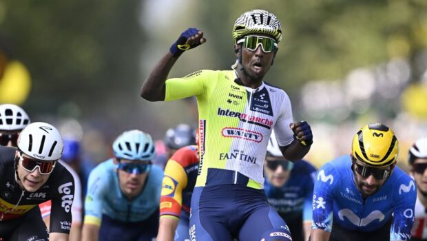 Se lanza oficialmente el casco Uvex Surge Aero MIPS de Biniam Girmay