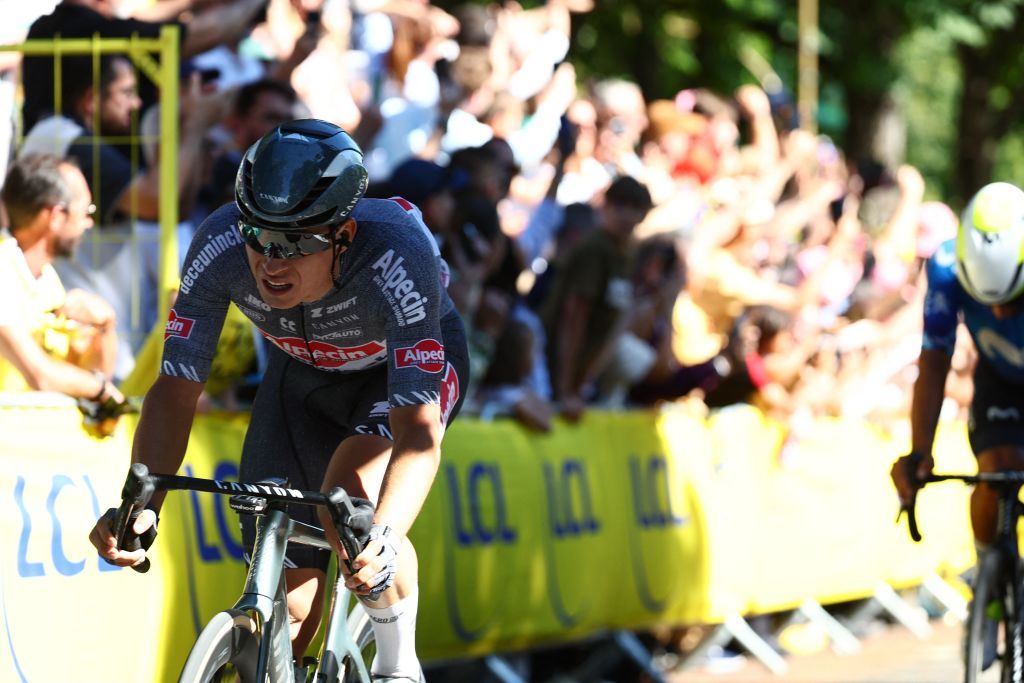 "Hasta ahora, he estado corriendo por instinto. Temo que ahora sea más difícil", afirma Jasper Philipsen, que cree que el descenso afectará a su campaña en el Tour de Francia