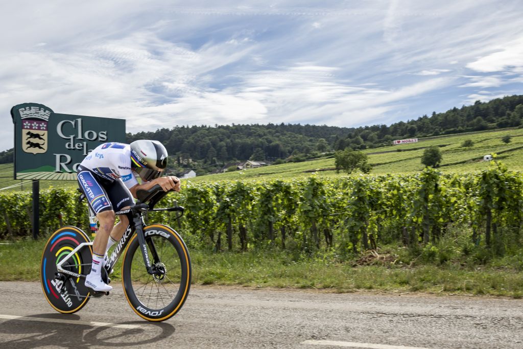 Evenepoel aceleró hacia la victoria en la contrarreloj de la etapa 7