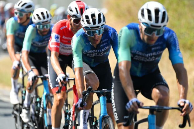 'No hemos hecho absolutamente nada malo': el Decathlon AG2R defiende a Carapaz del incidente de la Vuelta a España