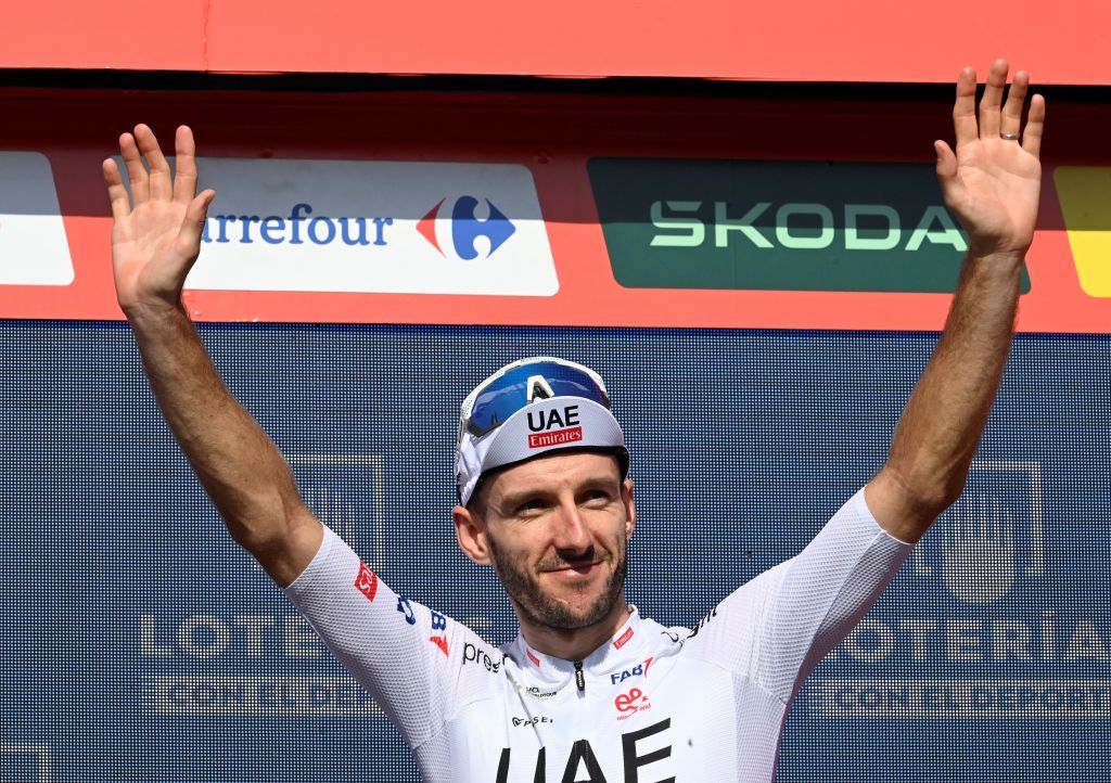 El UAE Team Emirates se muestra cauteloso ante las perspectivas de Adam Yates de ganar la clasificación general de la Vuelta a España