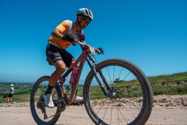 Howard Grotts resultó gravemente herido en un accidente en Breck Epic a una milla de la meta