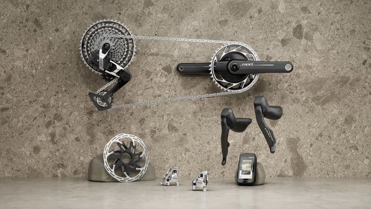 SRAM sube al 13 con el nuevo grupo de gravel Red XPLR AXS, además de ruedas, manillares y neumáticos Zipp superanchos