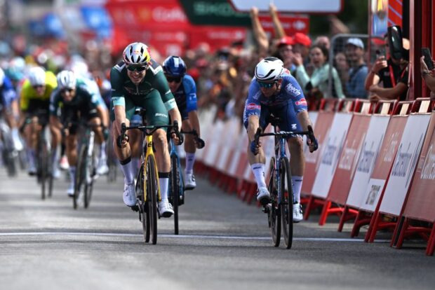 'Es una píldora difícil de tragar': Wout van Aert sufre un accidente cuando Visma atrapa a una fuga en la Vuelta a España