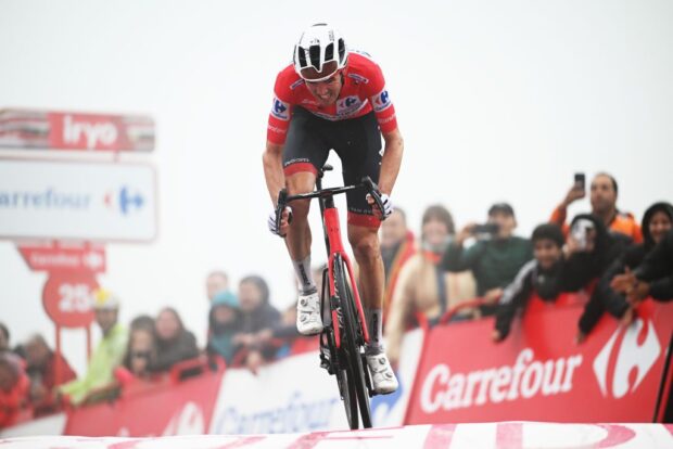 'No estoy seguro de que dure tanto': Ben O'Connor salva el liderato de la Vuelta a España, pero pierde brevemente el maillot rojo en Lagos de Covadonga