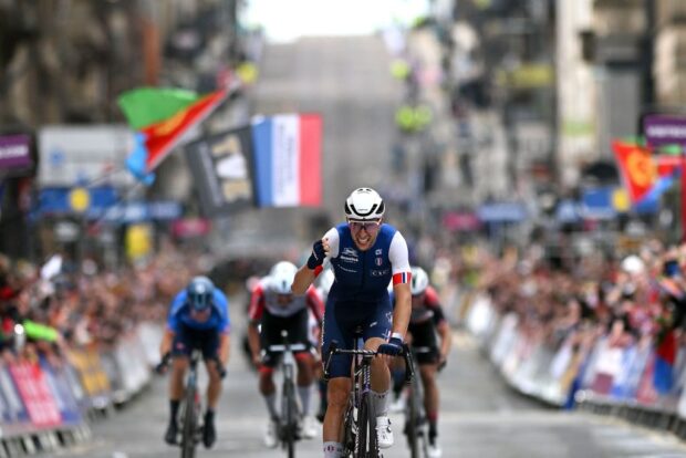 El Ineos Grenadiers ficha al campeón del mundo sub-23 Axel Laurance para 2025