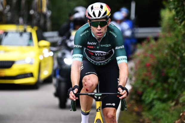Wout van Aert da 'pequeños pasos' en su recuperación de la lesión de rodilla que lo dejó fuera de la Vuelta a España
