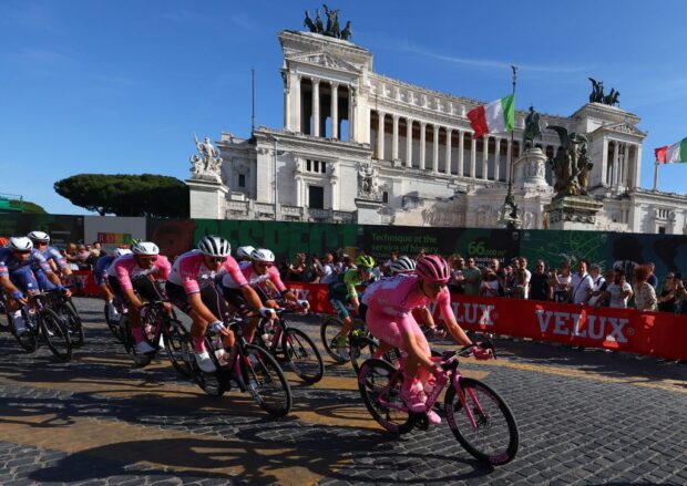 El Giro de Italia pospone la presentación de la ruta de 2025 porque el inicio en Albania parece en duda