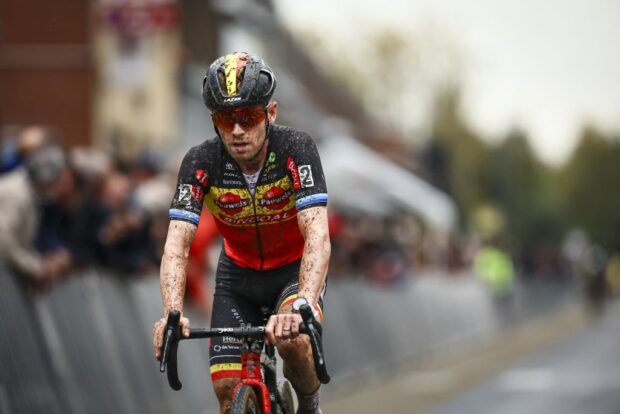 Eli Iserbyt suspendido tres carreras por pisotear la bicicleta de Ryan Kamp