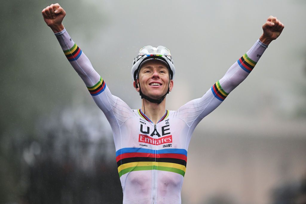 "Es un día especial para el ciclismo": Tadej Pogačar continúa con el UAE Team Emirates hasta 2030