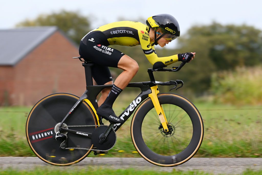 Lieke Nooijen confirma su creciente talento en contrarreloj después de vencer a grandes nombres en el Simac Ladies Tour