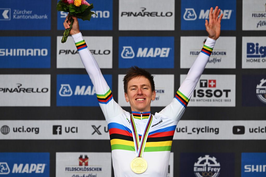 Tadej Pogačar estrenará el maillot arcoíris de campeón del mundo en el Giro dell'Emilia