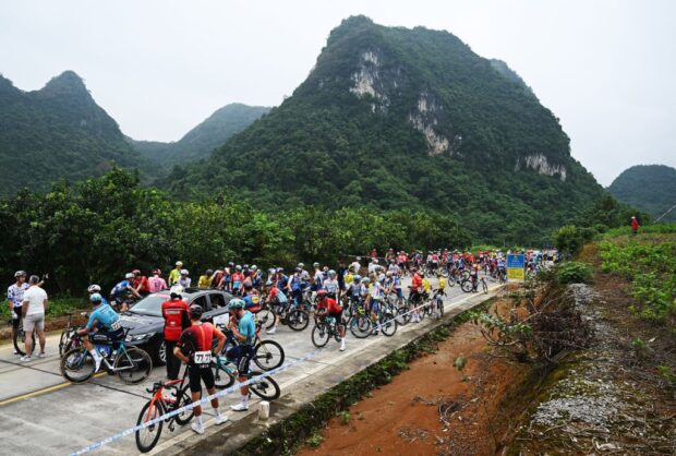 Varios favoritos abandonan el Tour de Guangxi tras un accidente masivo en la etapa 3