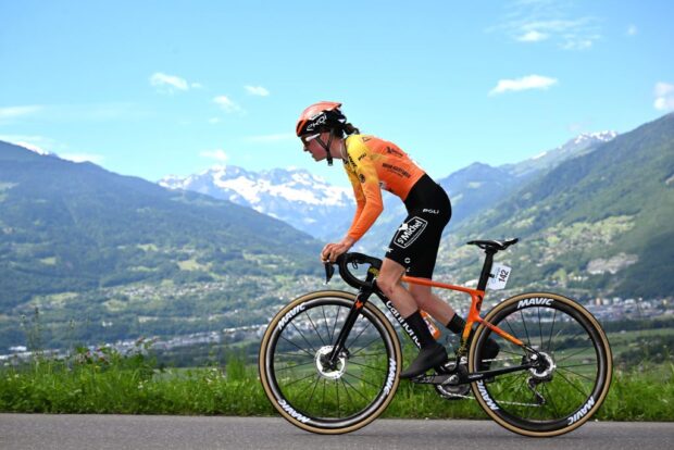 Visma-Lease a Bike fortalece la plantilla de 2024 con la ganadora del Tour de l'Avenir Femmes, Marion Bunel