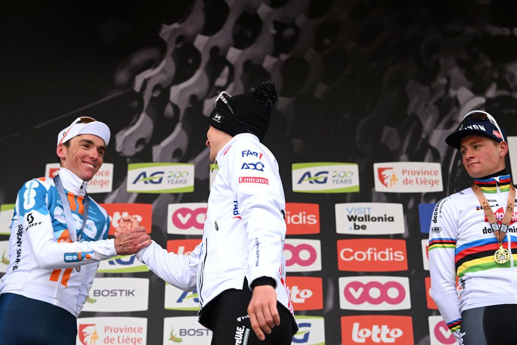 "Como si ni siquiera fueras uno de sus rivales": Romain Bardet destaca la aplastante superioridad de Tadej Pogačar