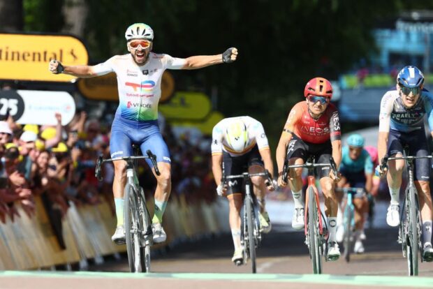 El director de TotalEnergies insiste en que el ascenso al WorldTour "no es en absoluto" un objetivo del equipo