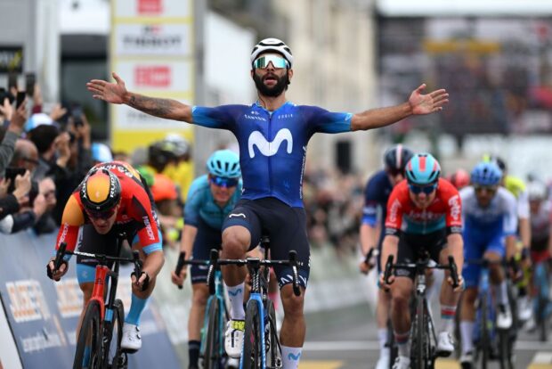 La estrella colombiana del sprint Fernando Gaviria seguirá una temporada más en Movistar
