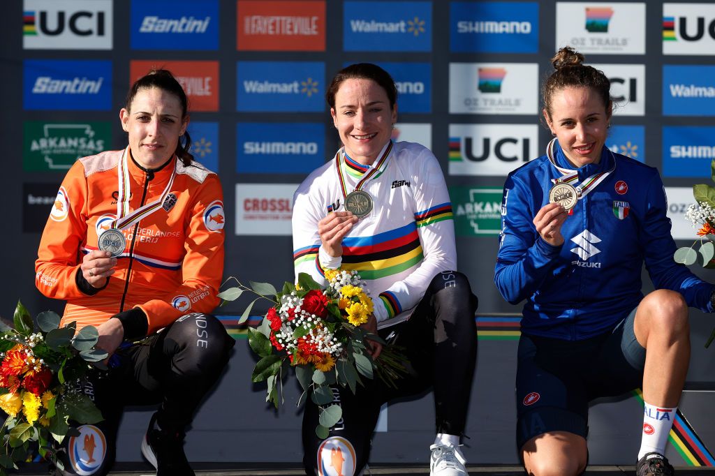 El campeonato mundial de ciclo-cross pierde el gran favorito cuando la lesionada Marianne Vos se retira