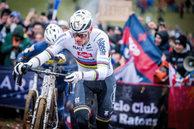 Van der Poel en route to victory at the World Cup in Besançon