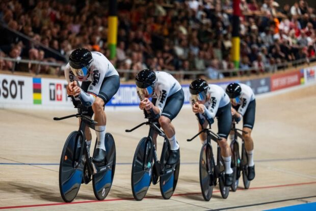Seis pasajeros del equipo de pista nacional alemán lesionados después de ser atropellados en automóvil durante el viaje de entrenamiento