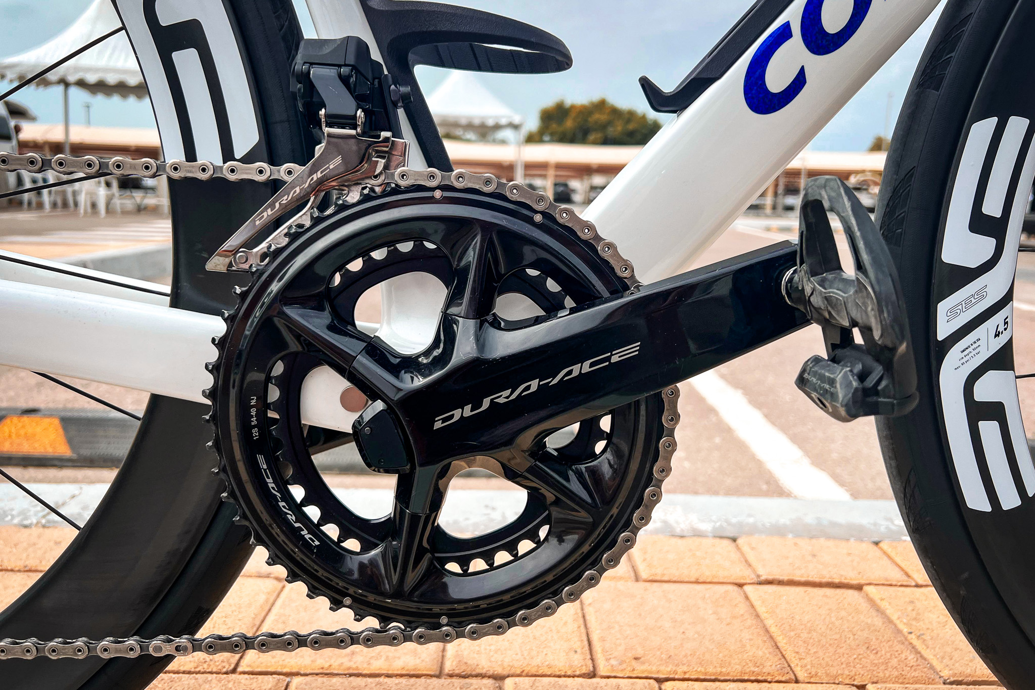 Fotos detalladas de Colnago Y1RS de Elisa Longo Borghini en el EAU Tour Women 2025