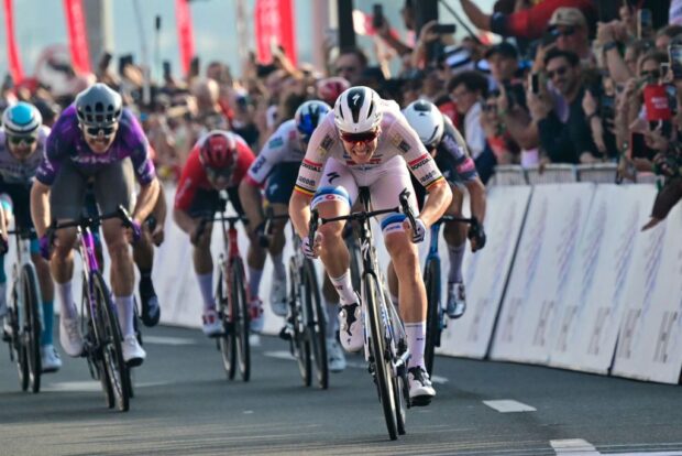'Pensé que había terminado', sin choque después del final esta vez, pero Merlier pasa por un torbellino de emociones nuevamente en los EAU Tour
