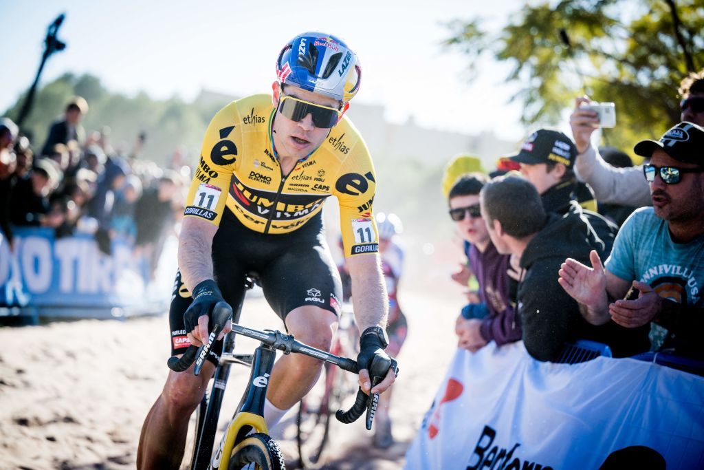 'Puedes sentir un poco de tensión adicional en todos' - Wout Van Aert cauteloso pero con la esperanza de volar en Omloop Het Nieuwsblad