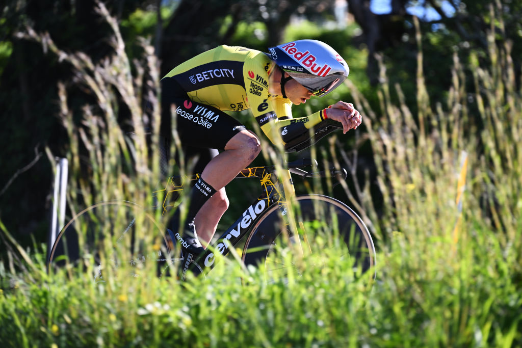 Malhao Portugal 23 de febrero Wout Van Aert de Bélgica y alquiler de Visma del equipo Una bicicleta compite durante el 51º Volta Ao Algarve Em Bicticleta Stage 5 Una etapa de tiempo de tiempo individual desde Salir a Malhao 477m el 23 de febrero de 2025 en Malhao Portugal Photo de Tim de Waelegett Images