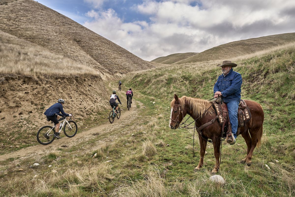 Barra de vaquero parte de un sendero único en rock tollebler 12.0 para Wins de Lance Haidet, Ruth Holcomb - Galería