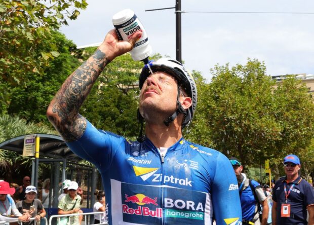 Calentar para los hombres Cadel Evans Great Ocean Road Race con la parte superior de 38 ° C pronosticado