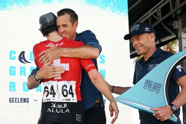 Jayco-Alula finalmente se acumuló Cadel Evans Great Ocean Road Trofy