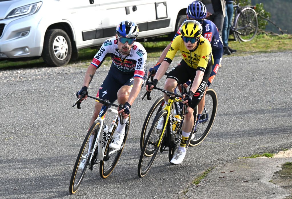 Jonas Vingegaard, Visma-arrendamiento Una bicicleta caída en cima