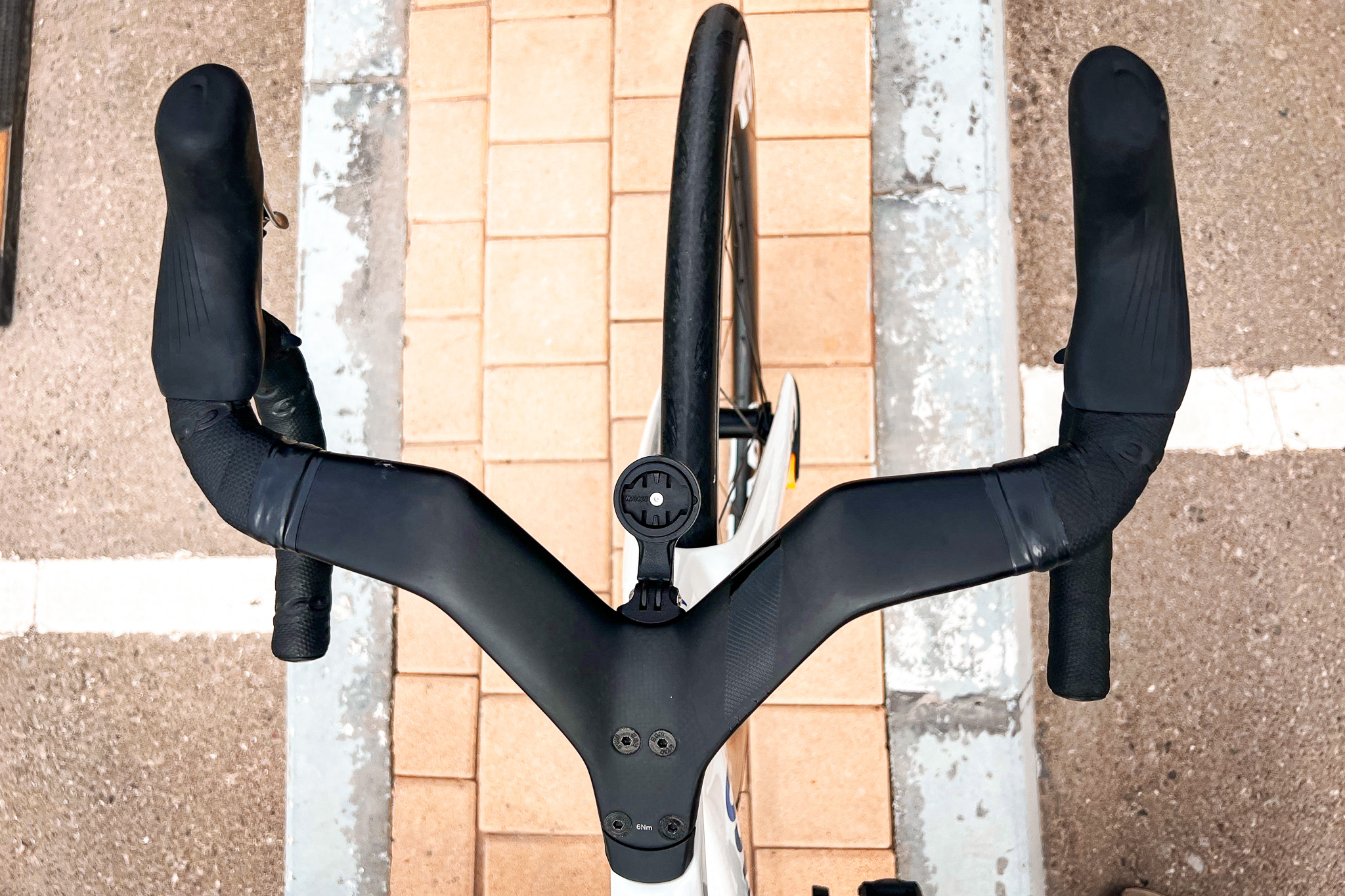 Fotos detalladas de Colnago Y1RS de Elisa Longo Borghini en el EAU Tour Women 2025