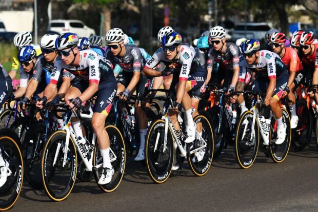Sprint Deviation ve a Van Poppel convertirse en el primer jinete en recibir dos tarjetas amarillas de UCI, pero sin riesgo de suspensión en los EAU Tour