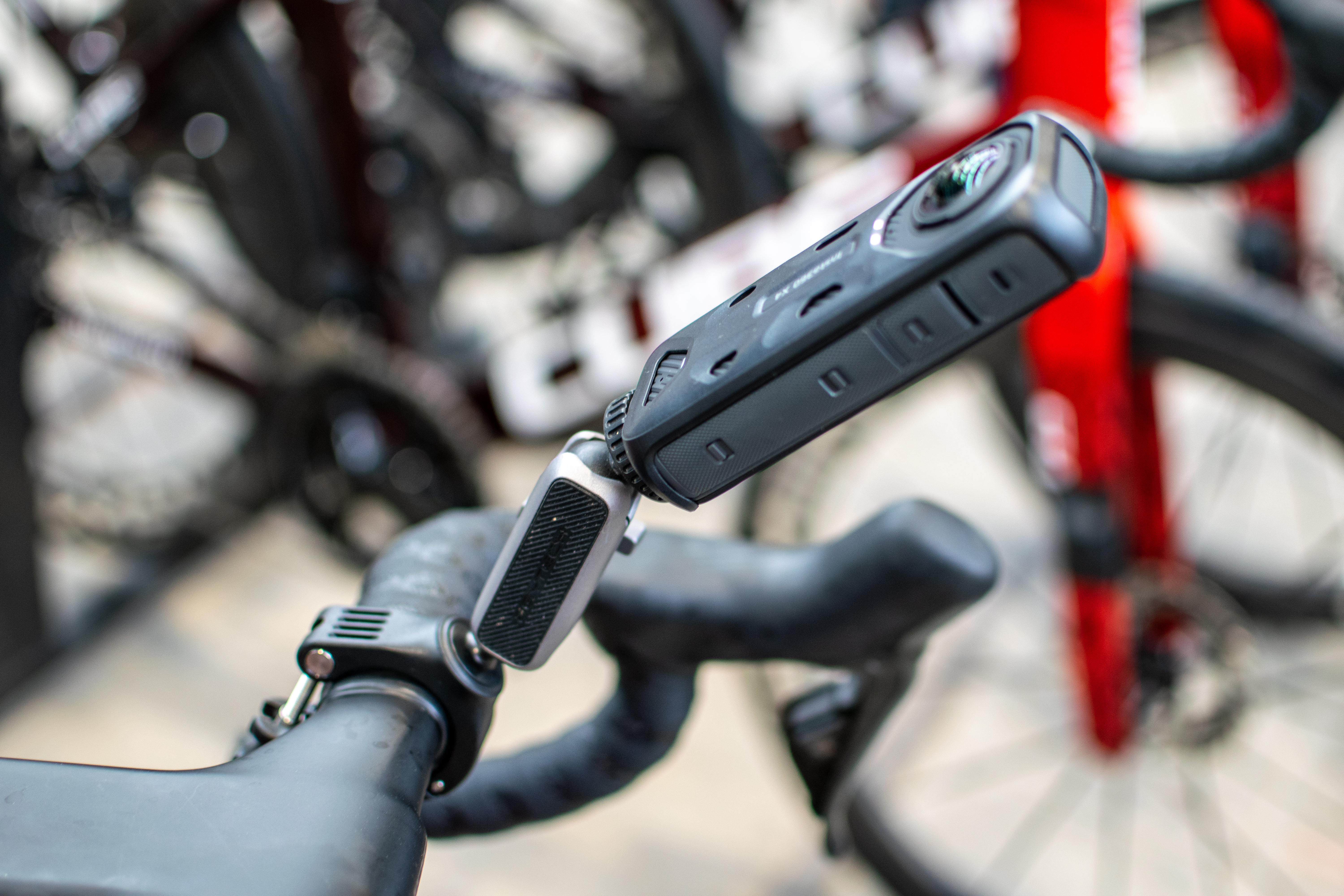 Apertura de fin de semana de fin de semana 1 Tech