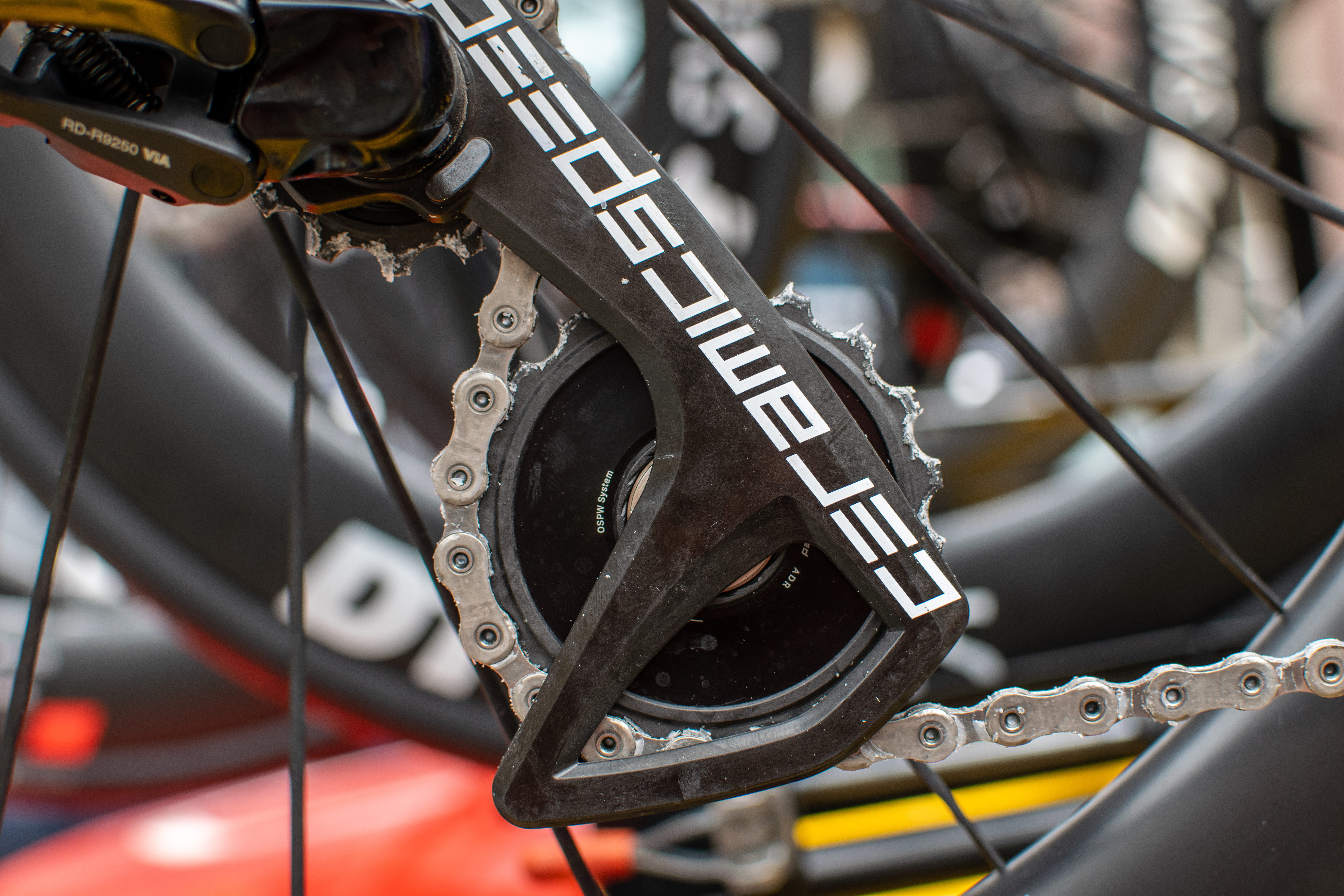 Apertura de fin de semana de fin de semana 1 Tech