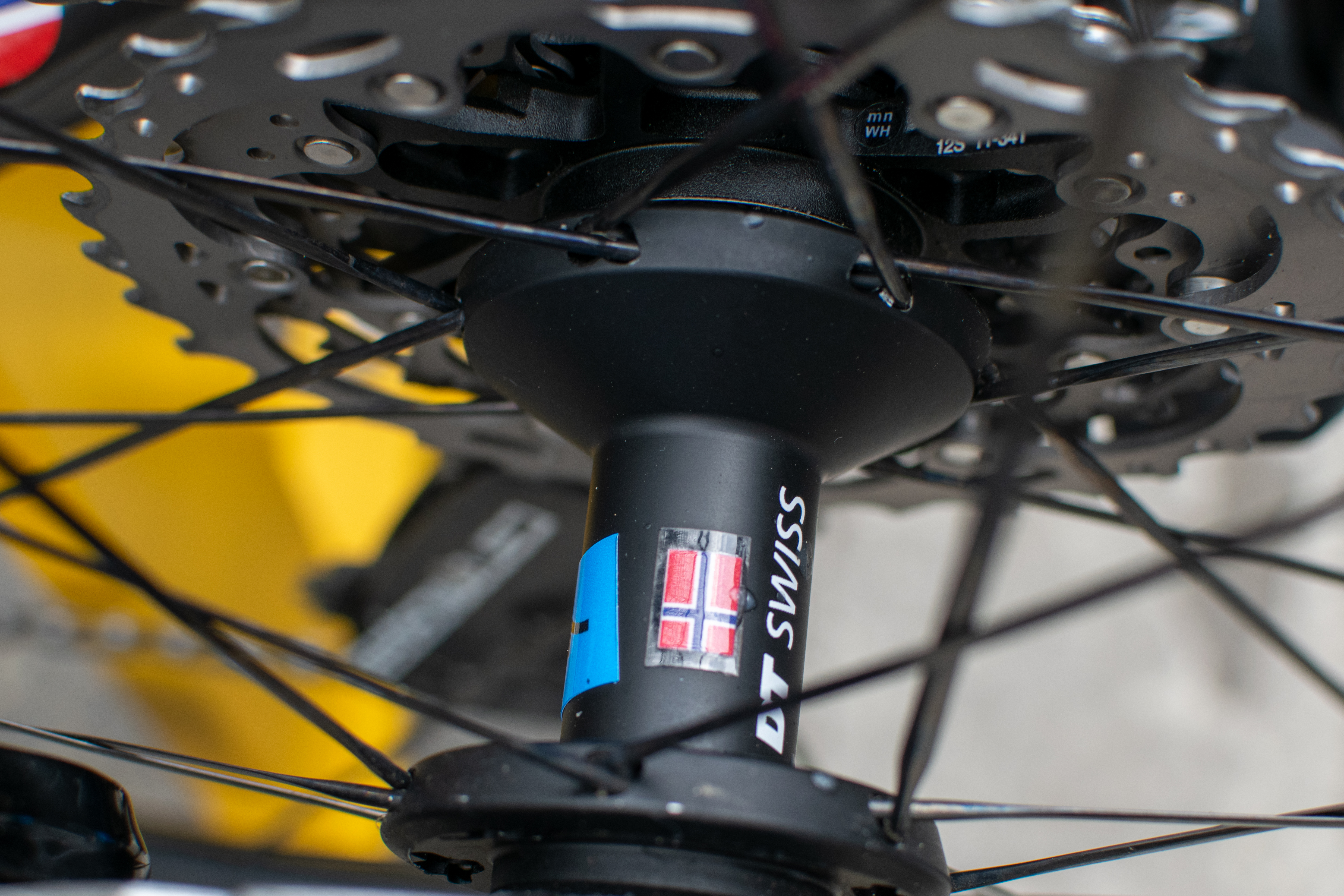 Apertura de fin de semana de fin de semana 1 Tech