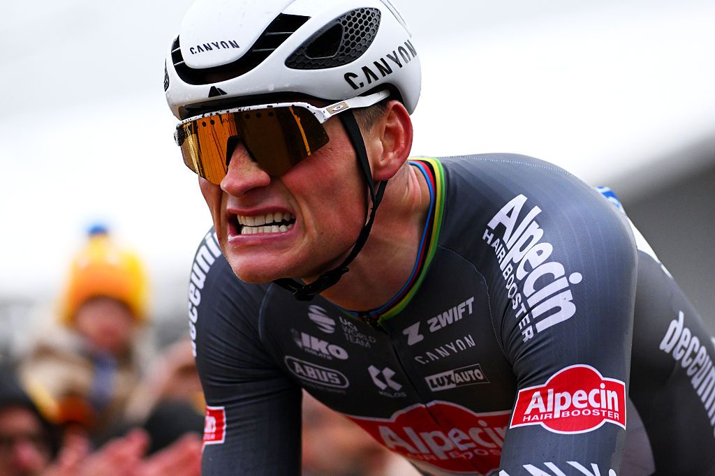Mathieu Van der Poel se enojó y llama a equipos por tácticas antideportivas en E3 Saxo Classic a pesar de la dominación en solitario