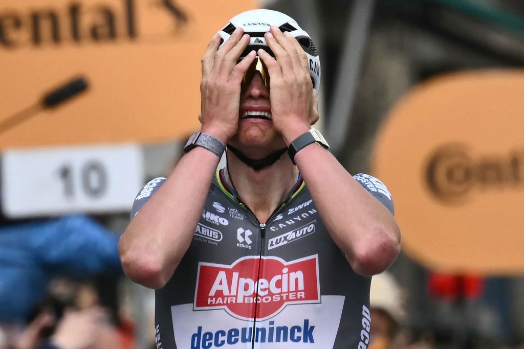 'Creo que este es uno de mis mejores momentos de forma' - Mathieu van der Poel hace que Milan -san Remo Historia en batalla por las edades