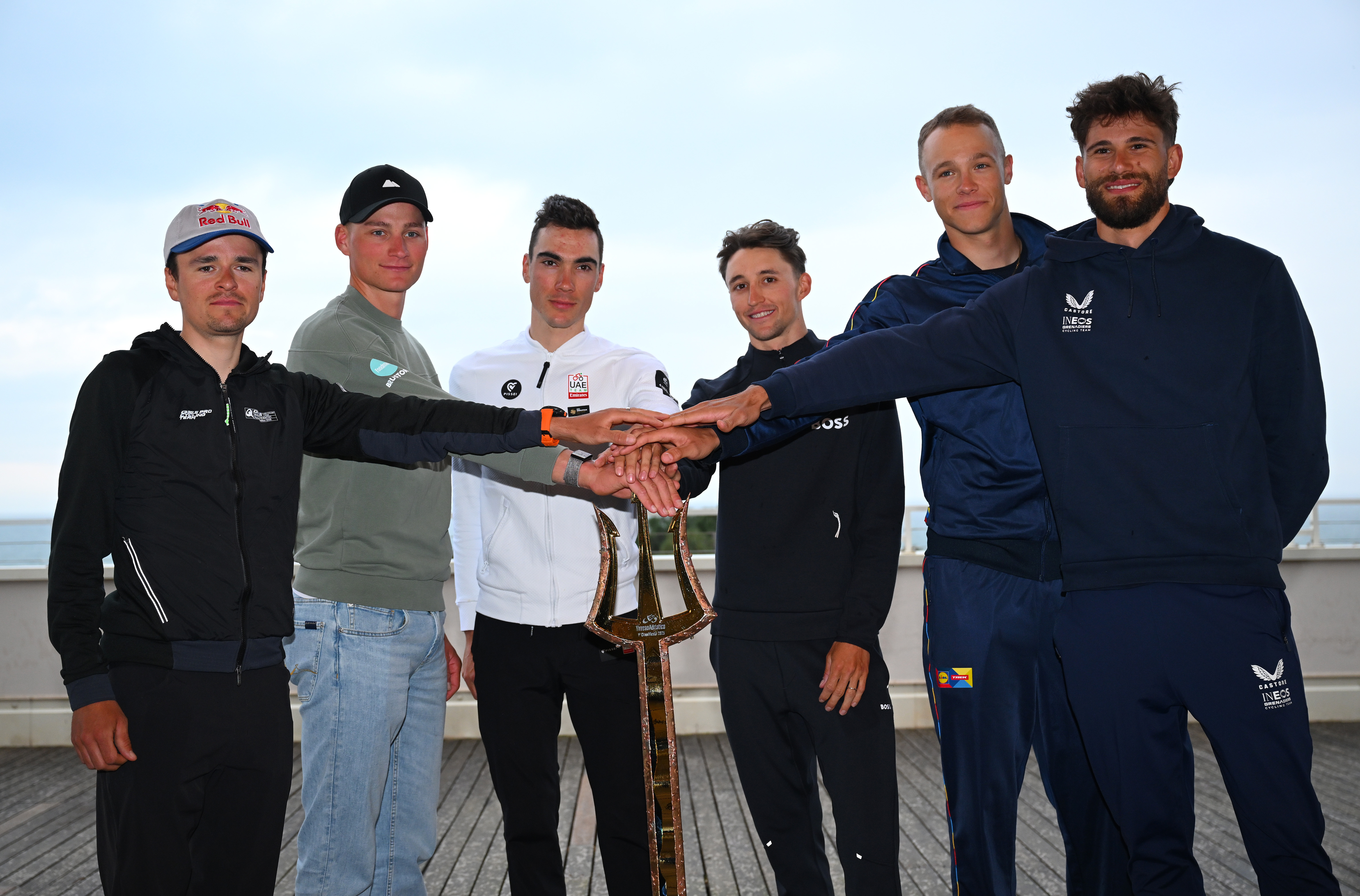 Pidcock y los otros mejores jinetes en Tirreno-Adriatico 2025