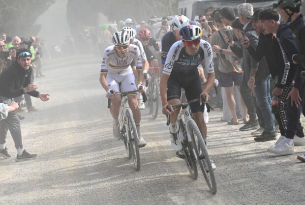 'Estaba mucho más cerca, pero no lo suficientemente cerca' - Tom Pidcock desafía a Tadej Pogačar en Strade Bianche