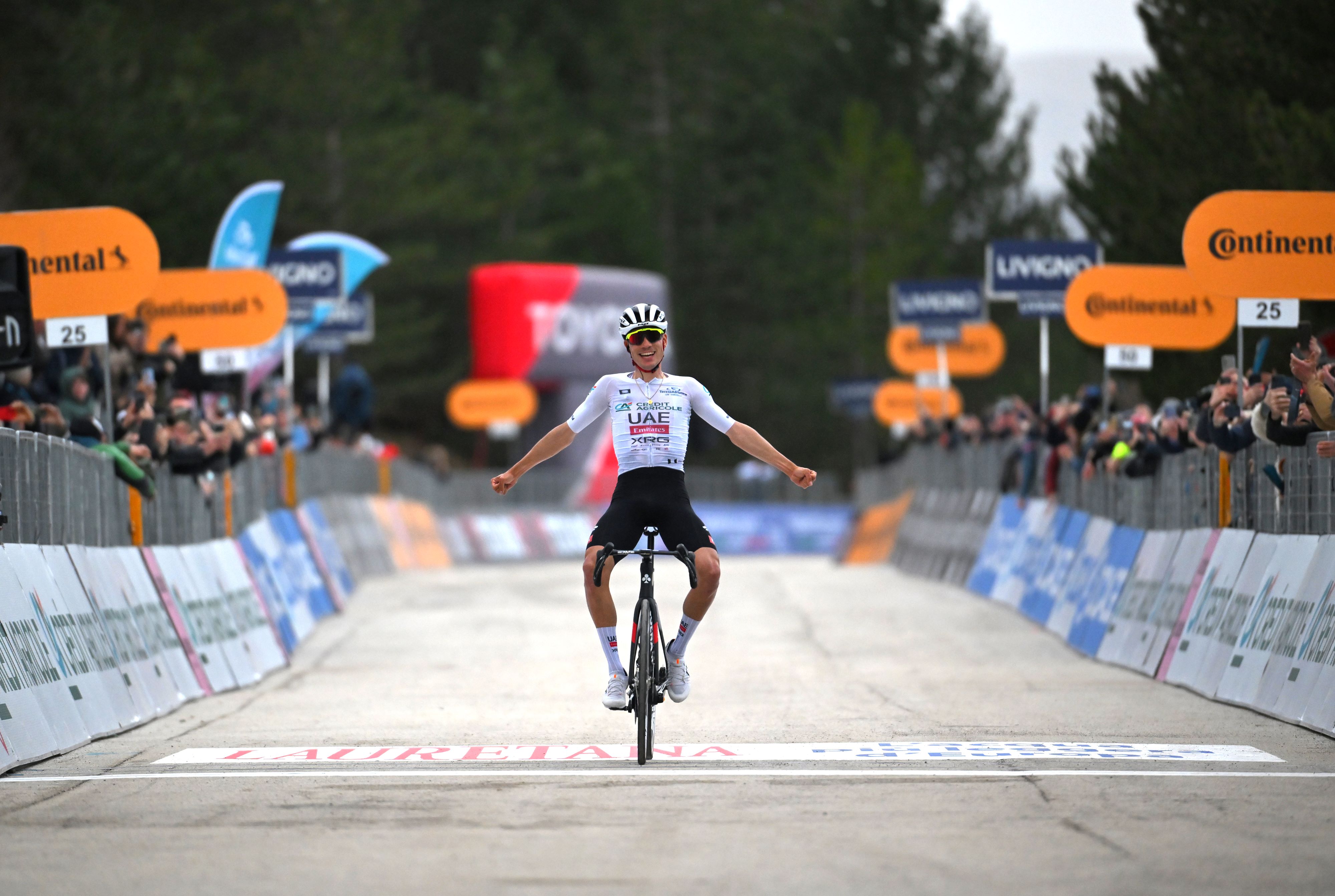 Juan Ayuso gana la etapa seis de Tirreno-Adriatico 2025