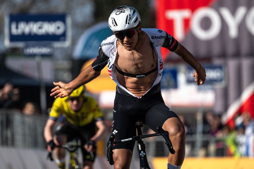 Broken Zip Lands Isaac del Toro 200 CHF fino por 'Daño a la imagen del deporte' durante la victoria de Milano-Torino